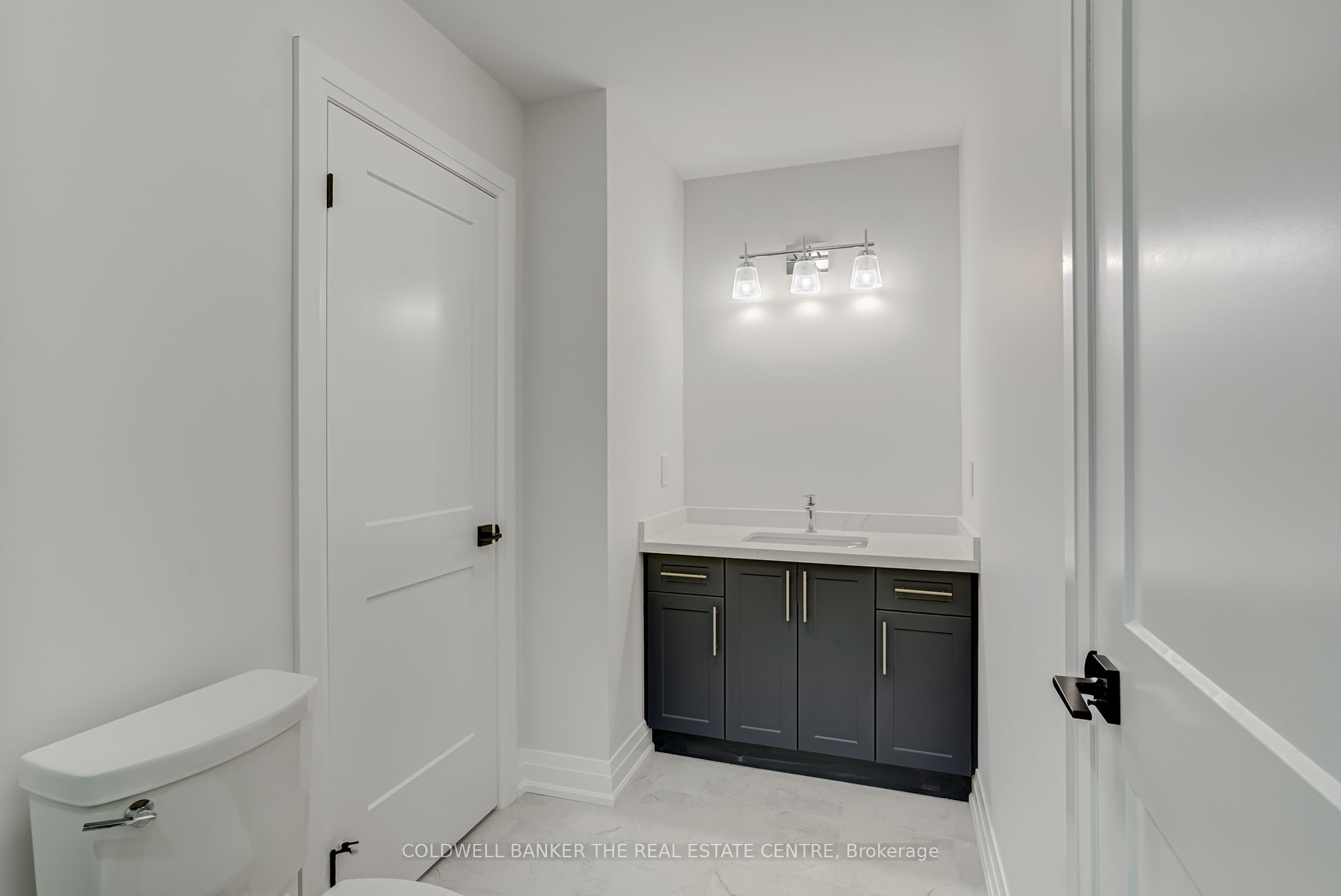 27 Wellington St