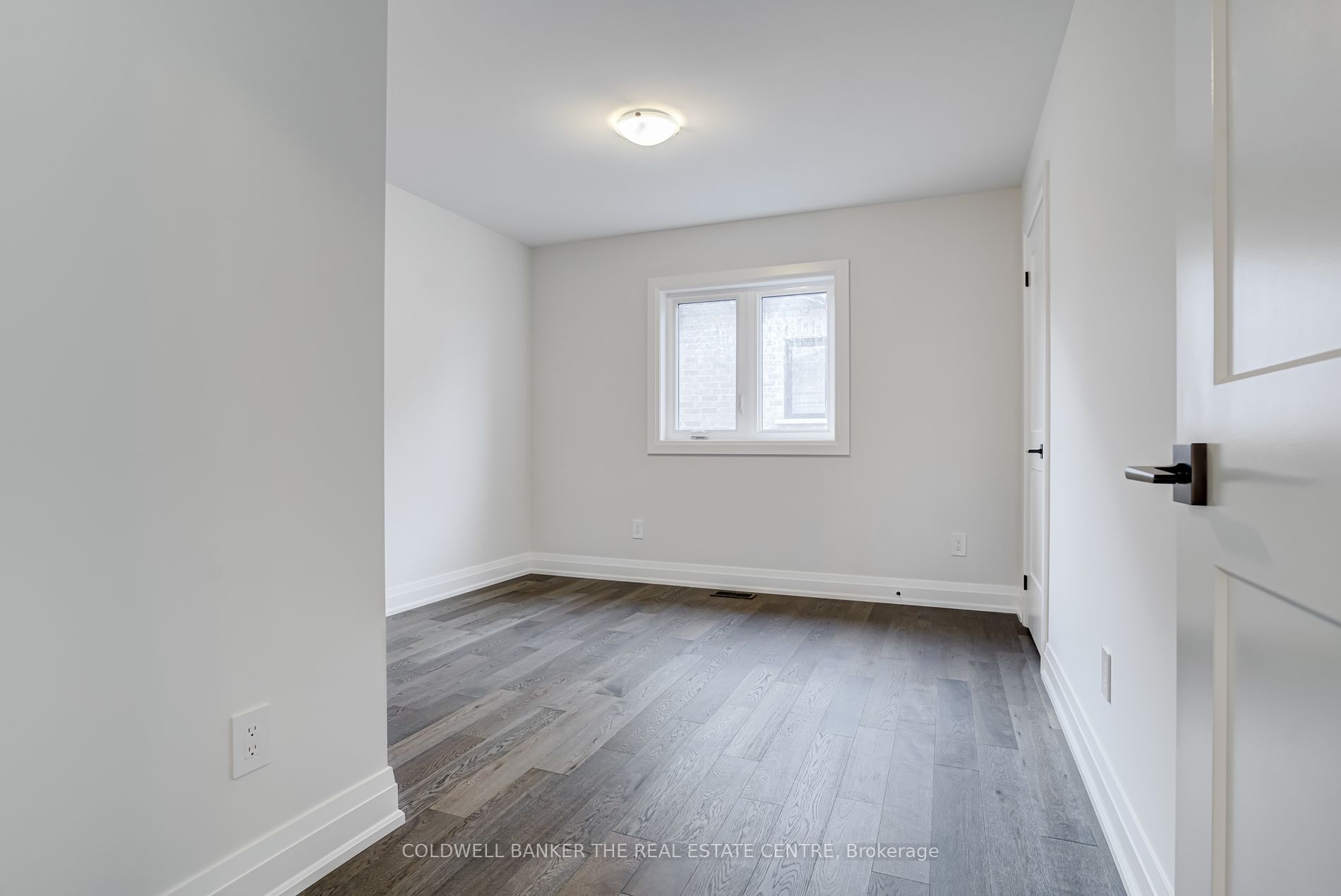 27 Wellington St