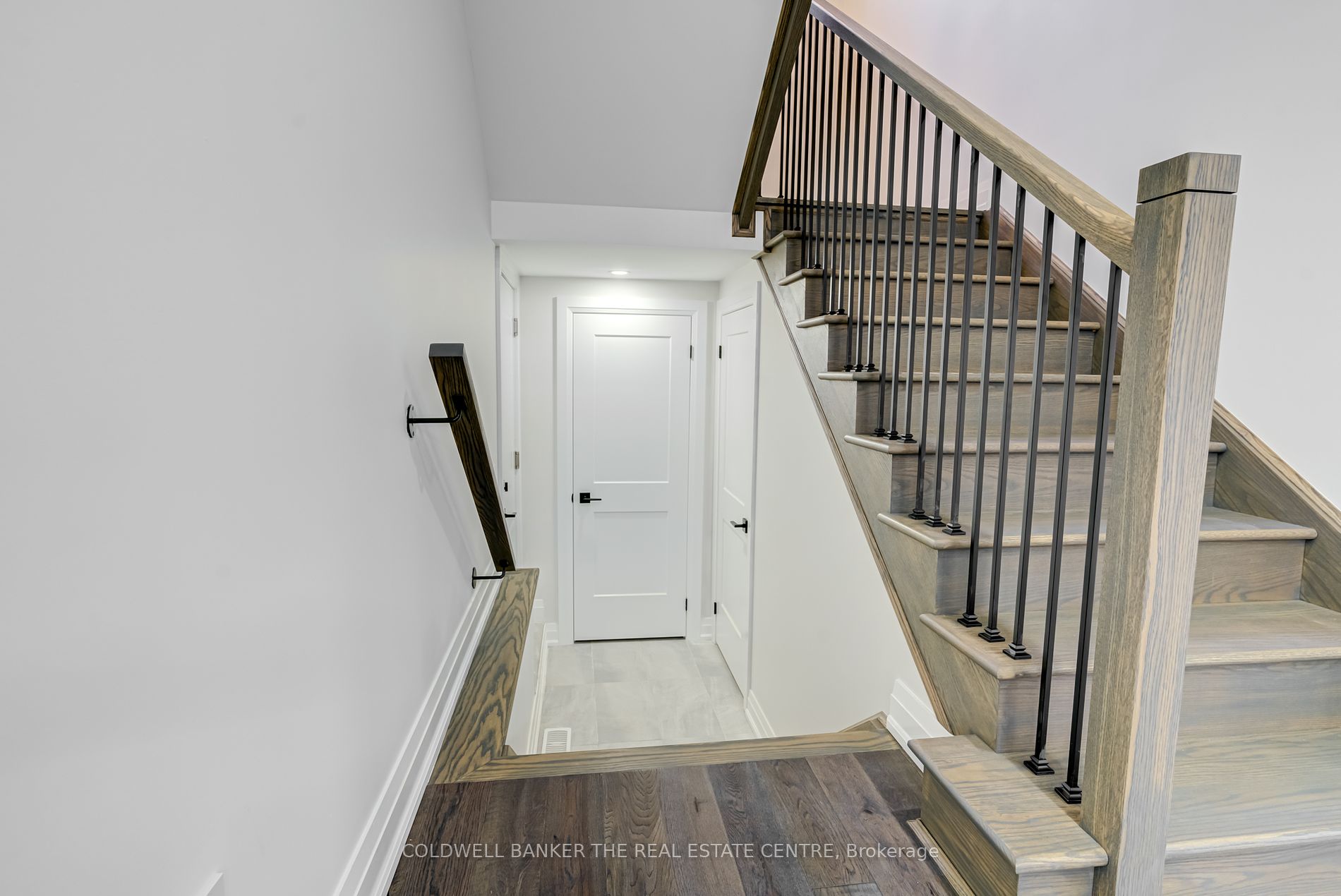 27 Wellington St