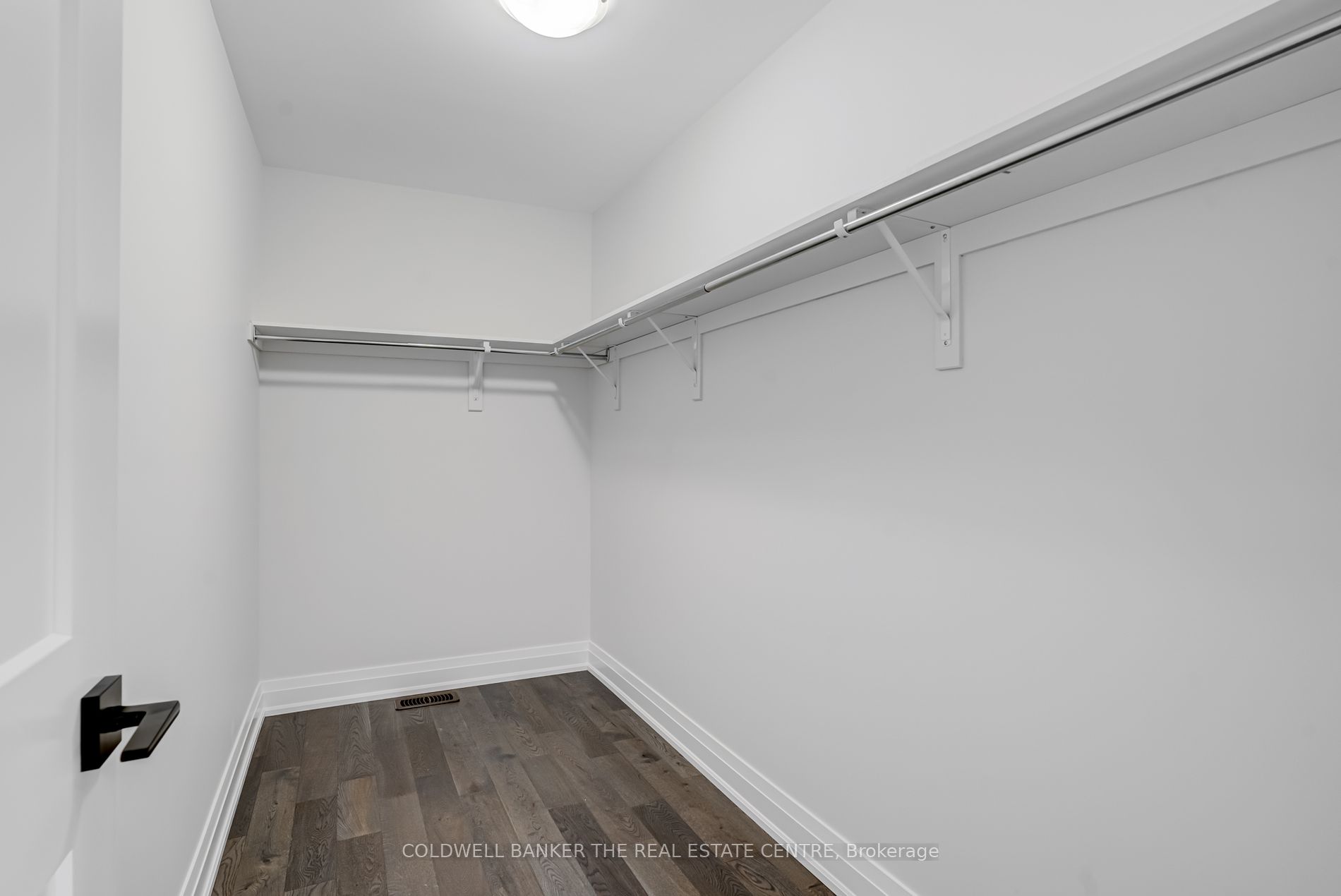27 Wellington St