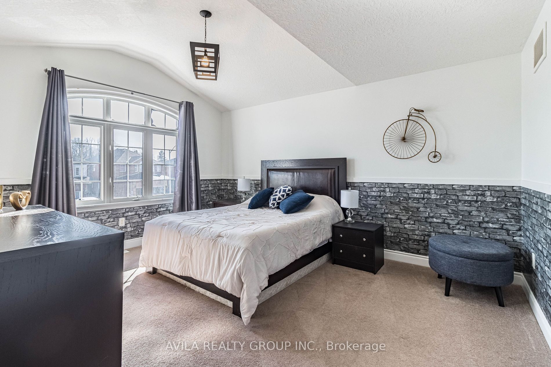 950 Booth Avenue