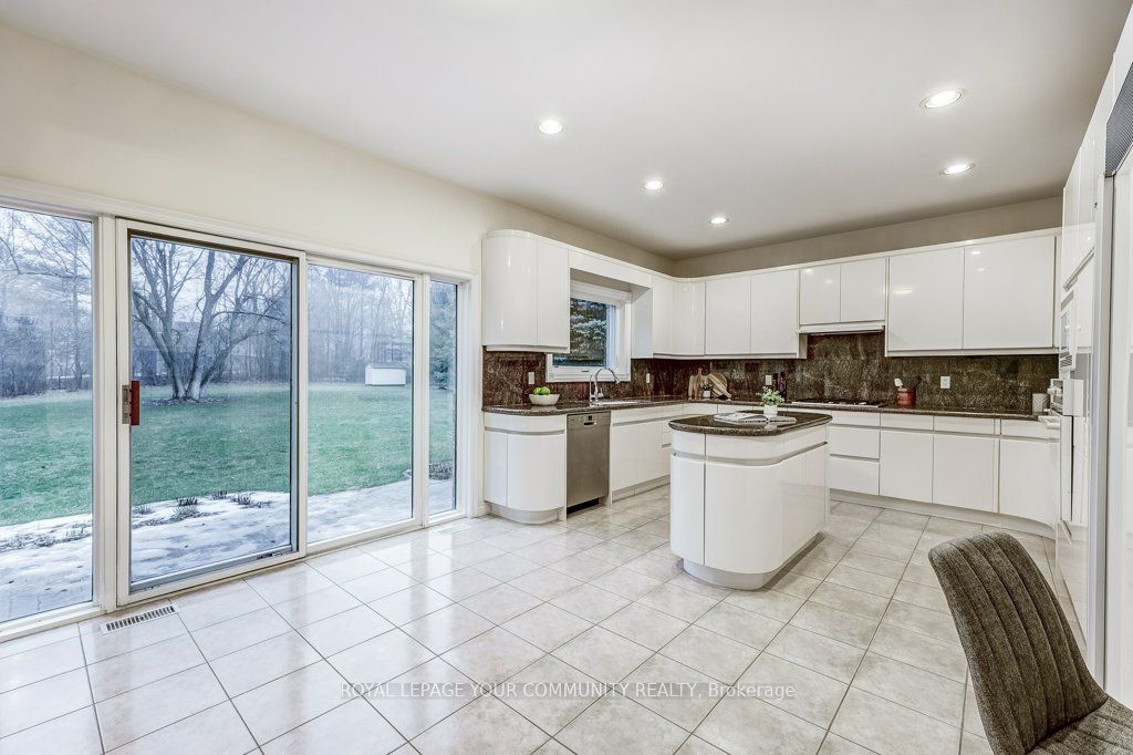 8 Country Heights Drive
