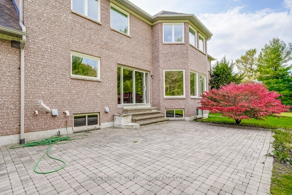 8 Country Heights Drive