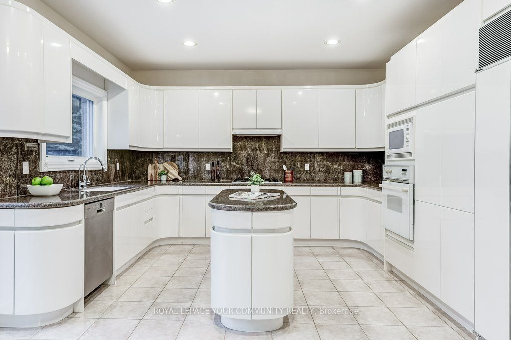 8 Country Heights Drive
