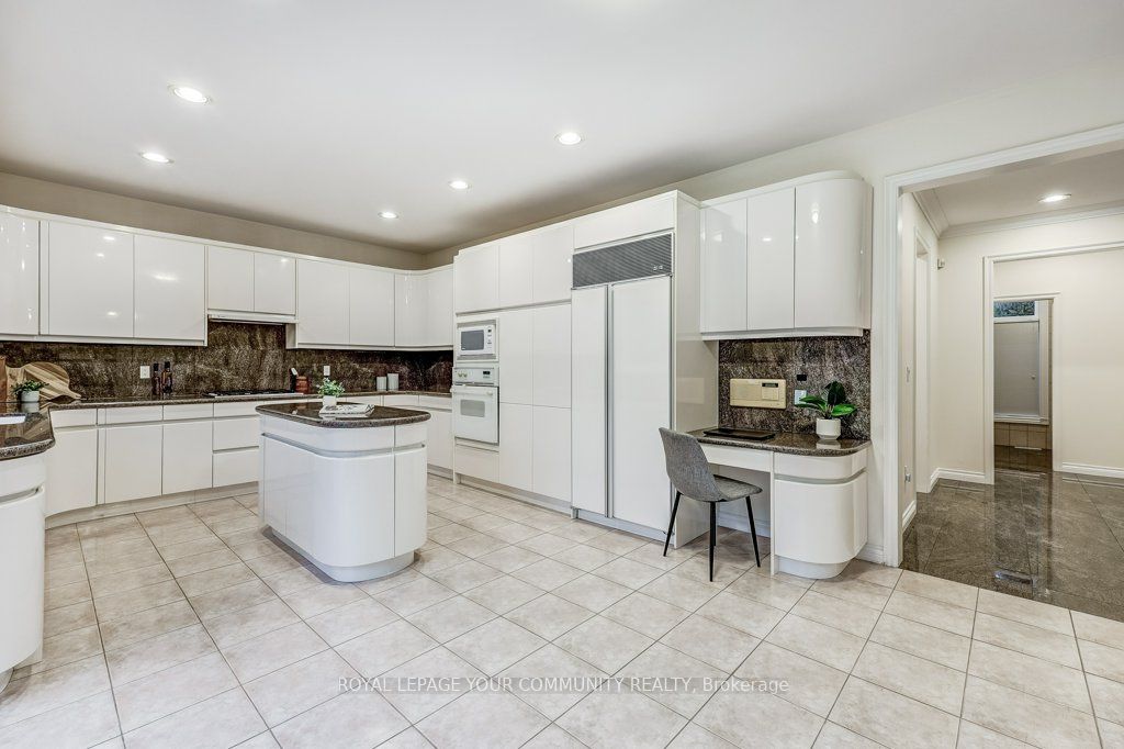8 Country Heights Drive