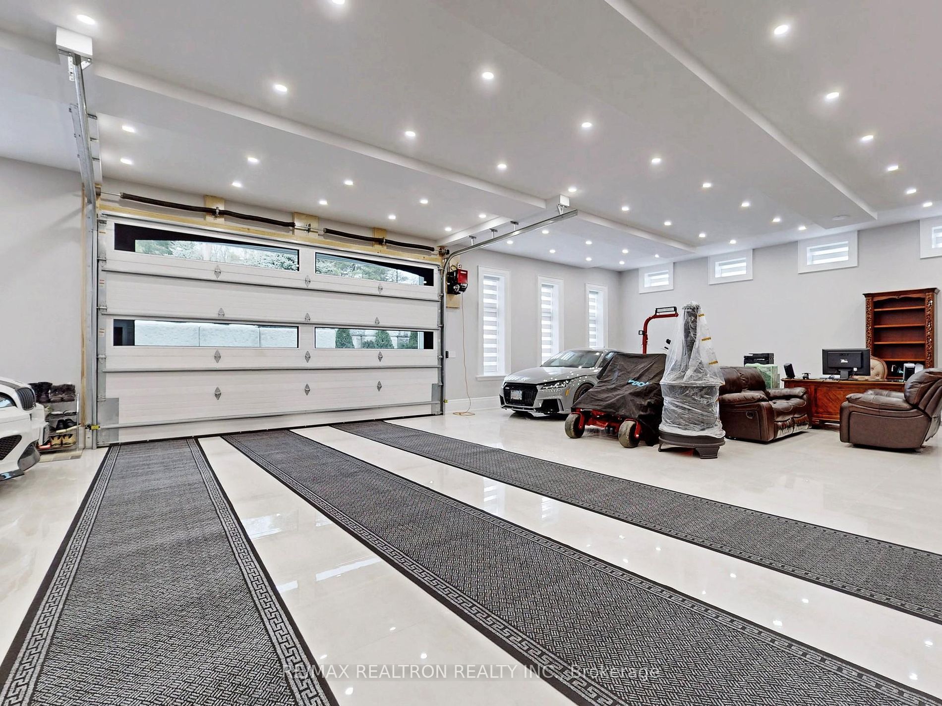 14358 Bathurst Street