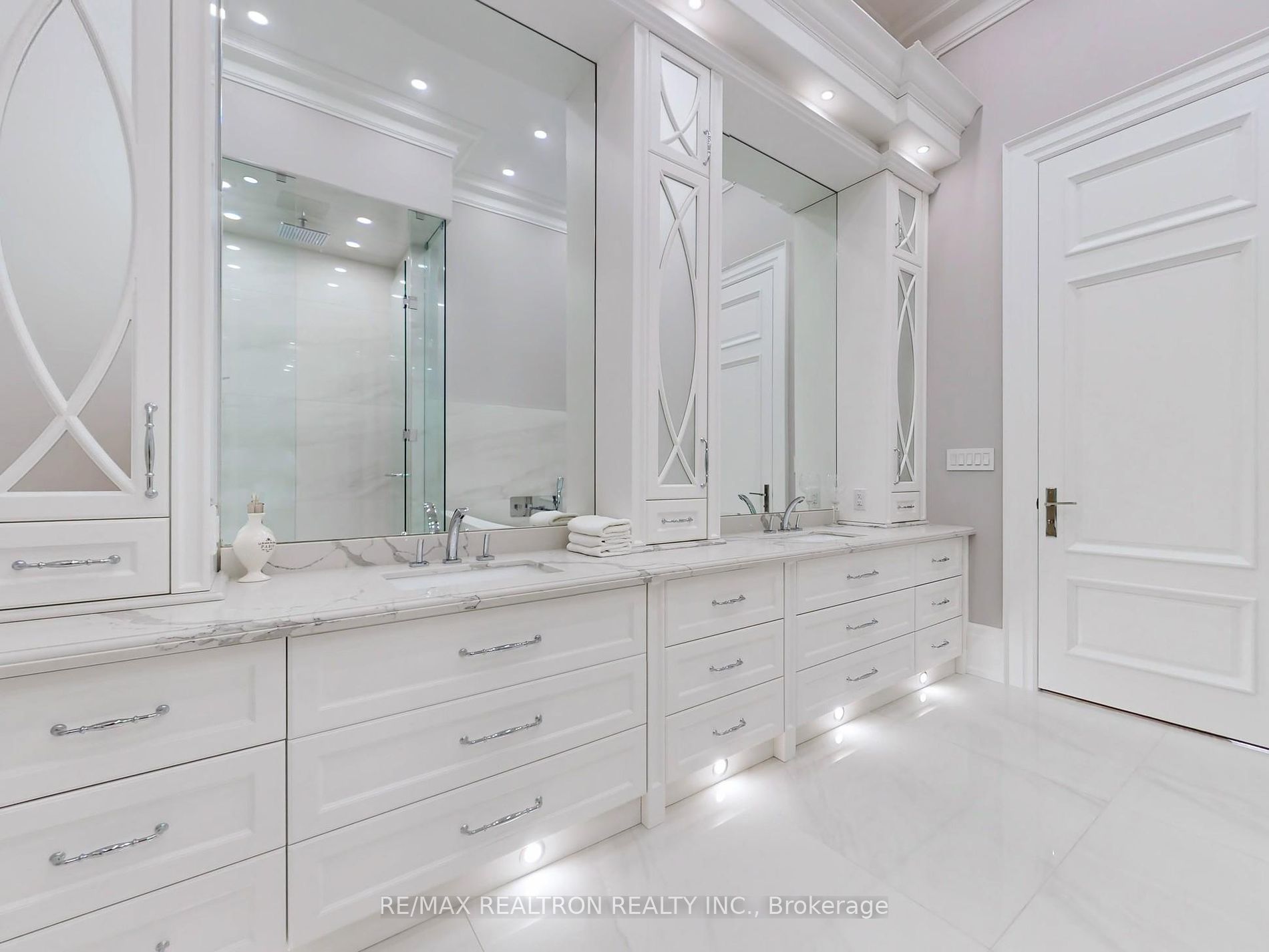 14358 Bathurst Street