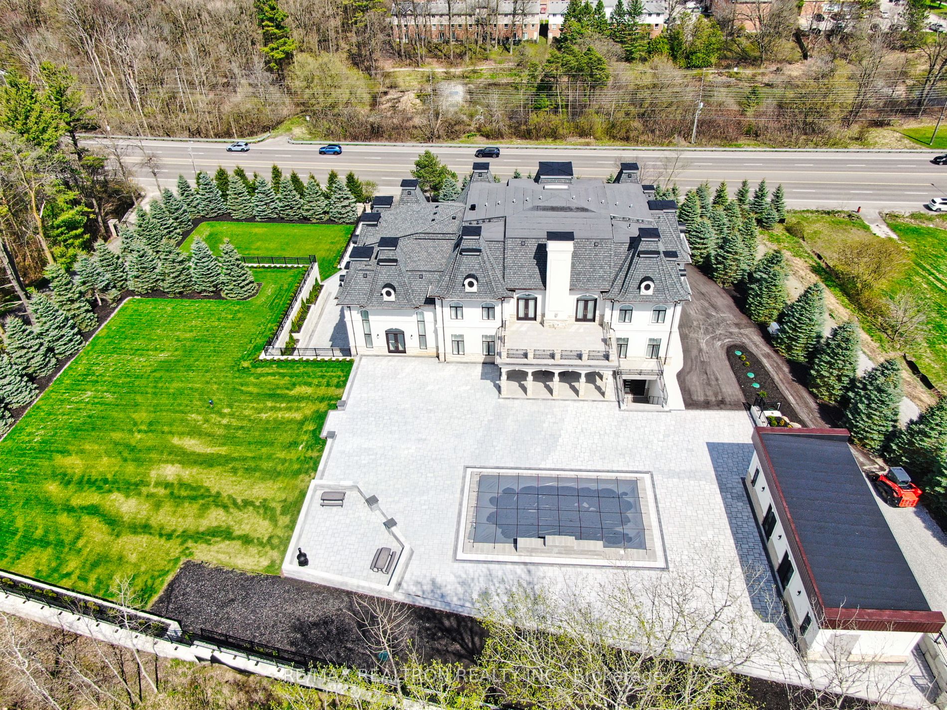 14358 Bathurst Street