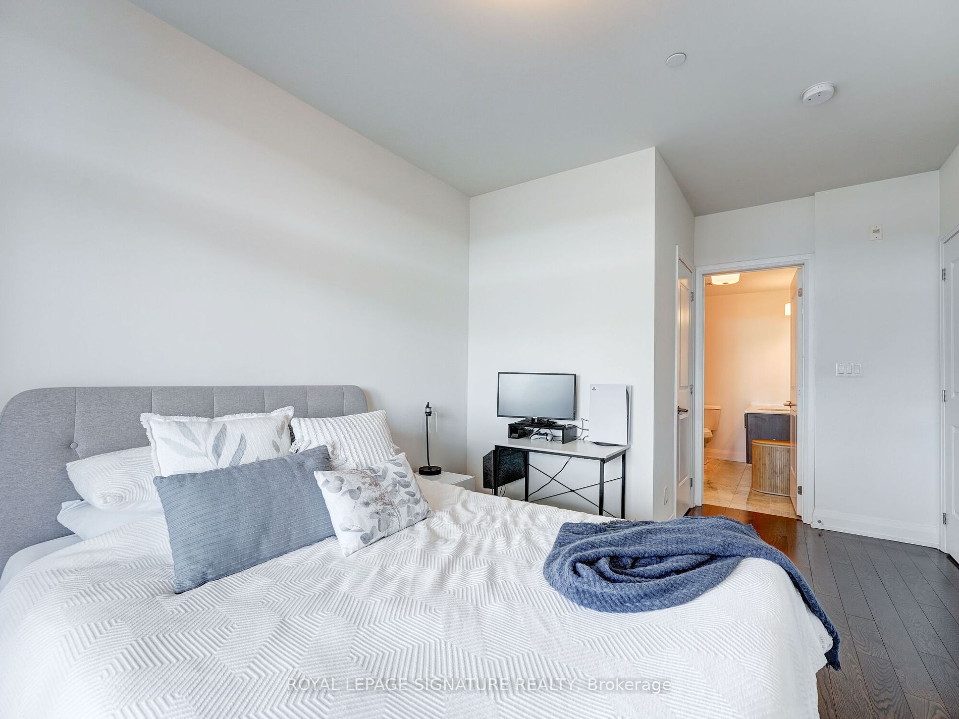 15277 Yonge St, #503