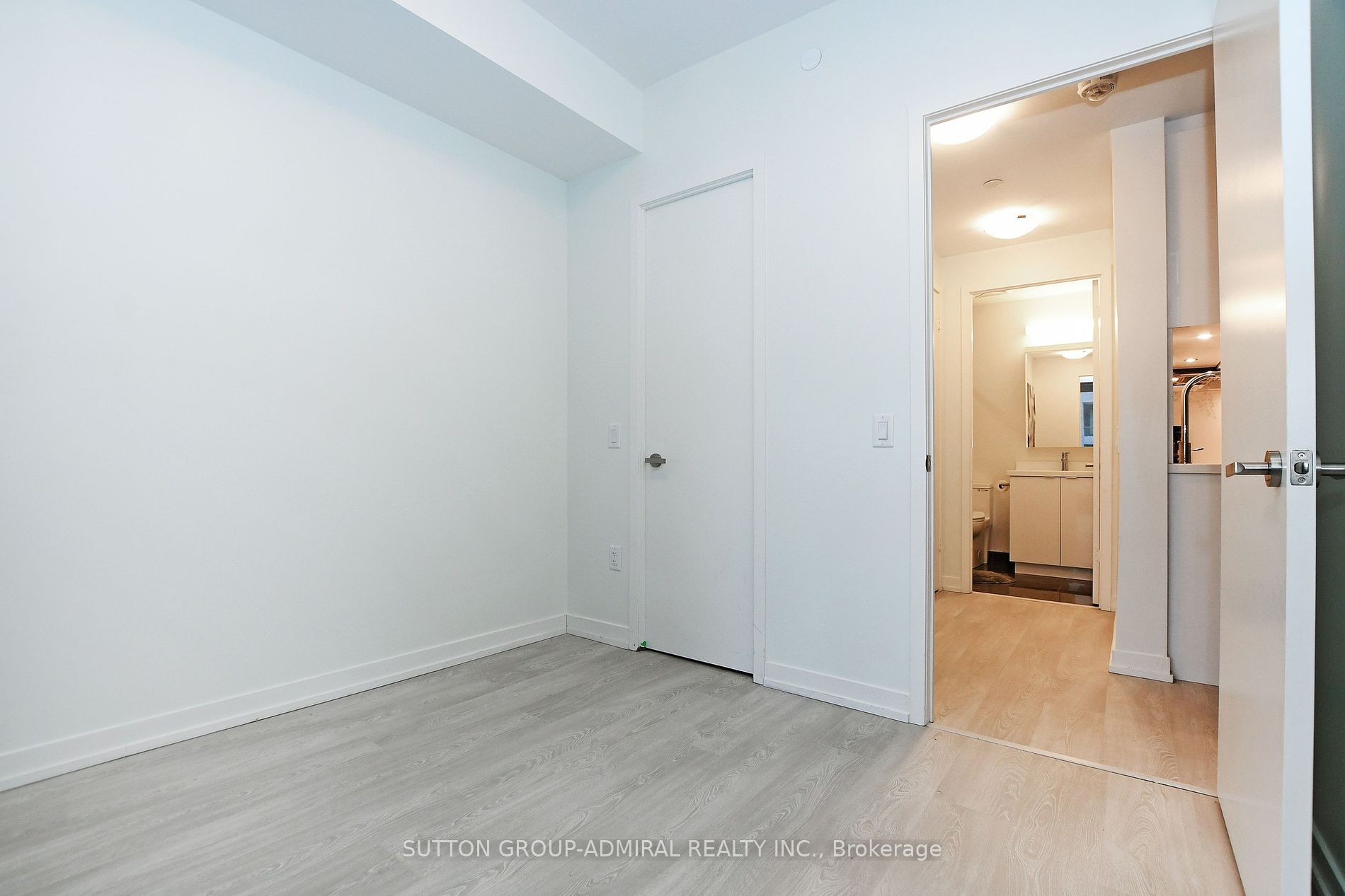 8868 Yonge Street, #505E