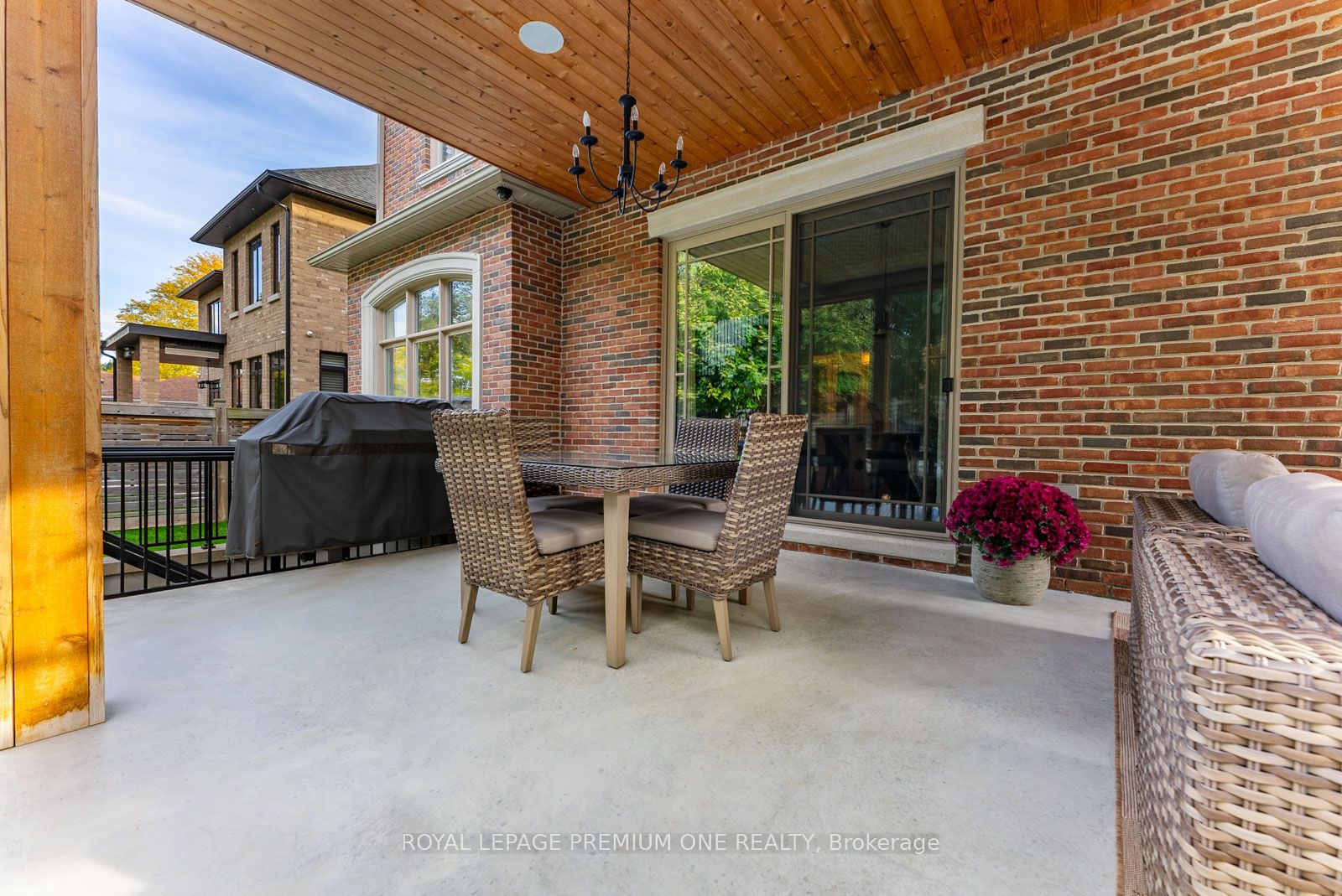 6 Weller Cres