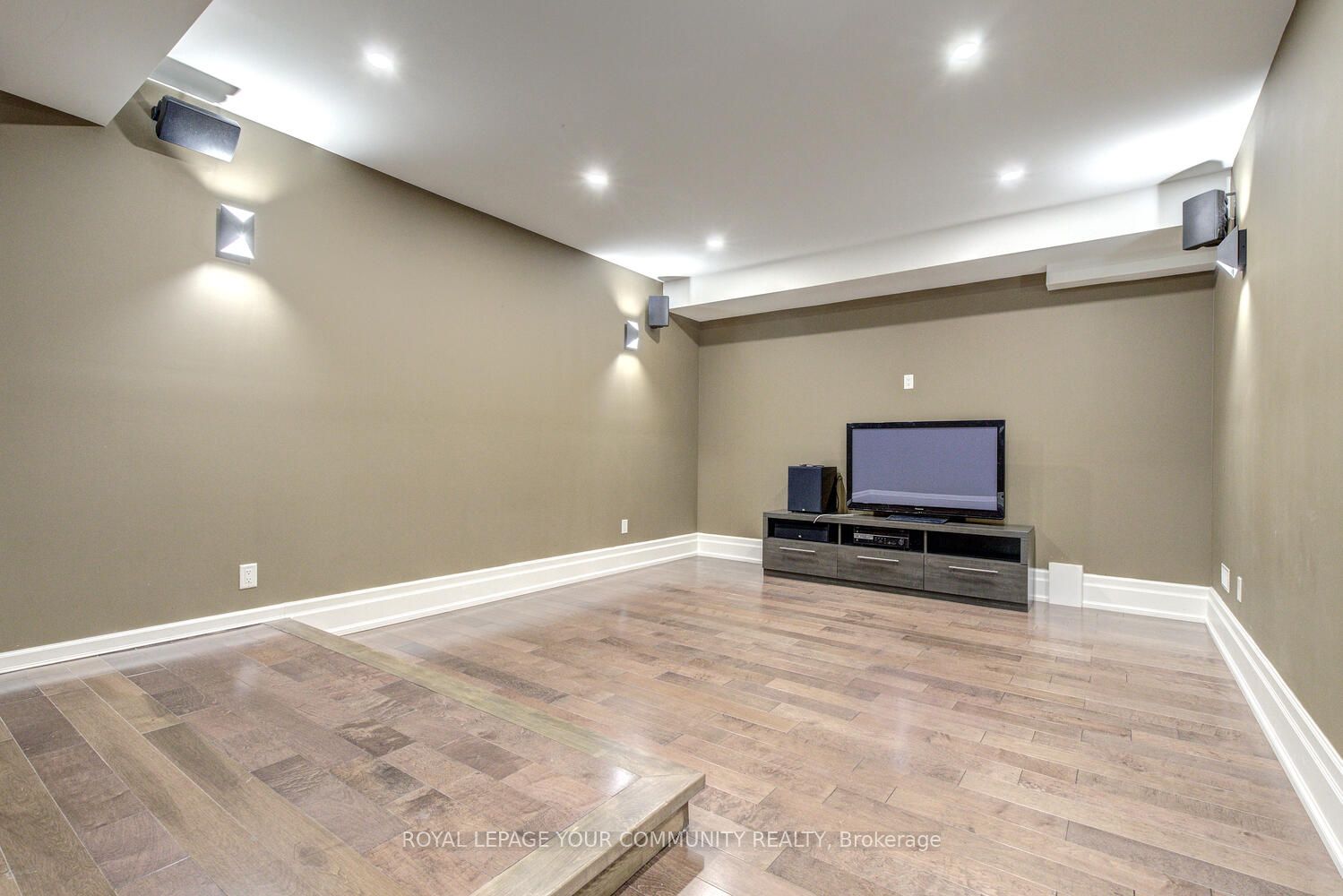 223 Crestwood Rd