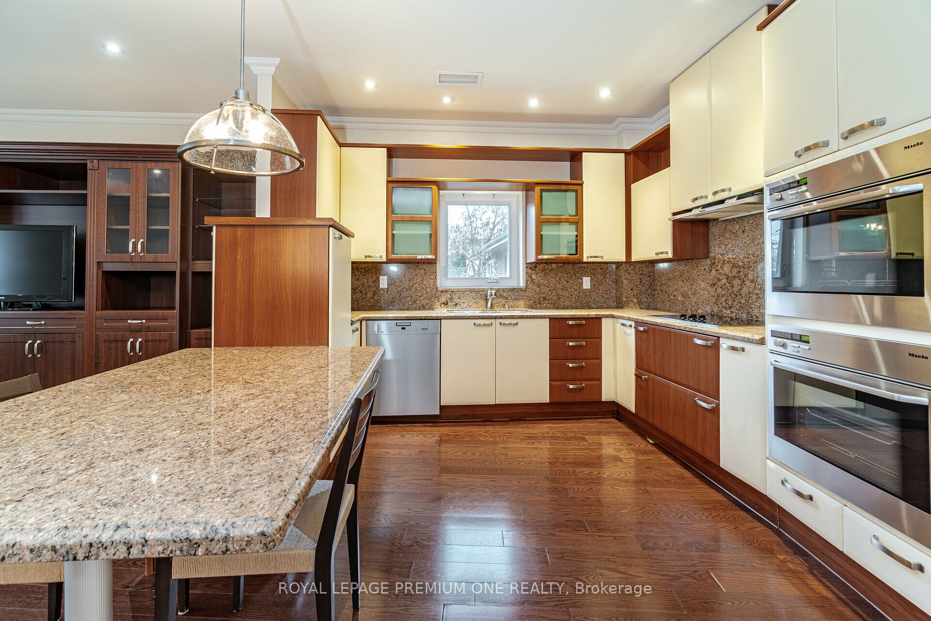 33 Wallace St, #102