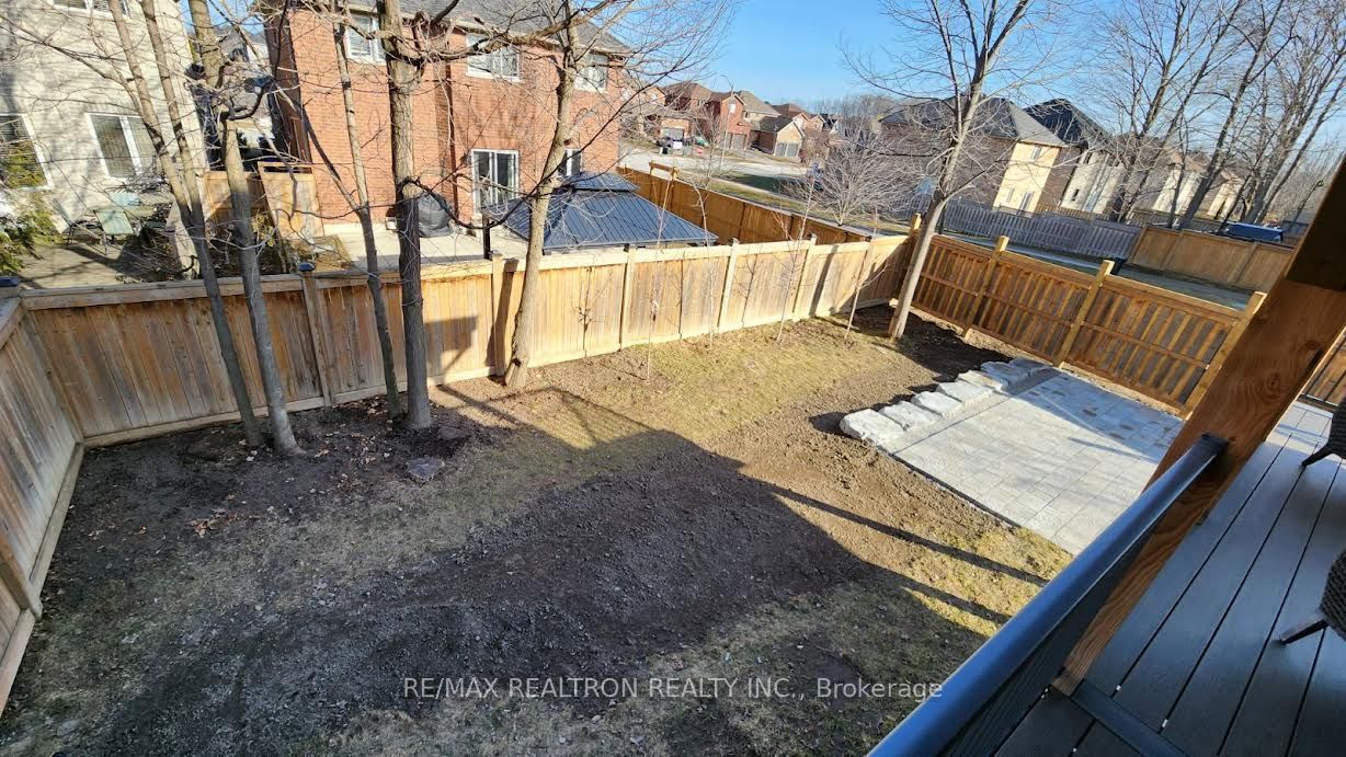 2162 Dawson Crescent