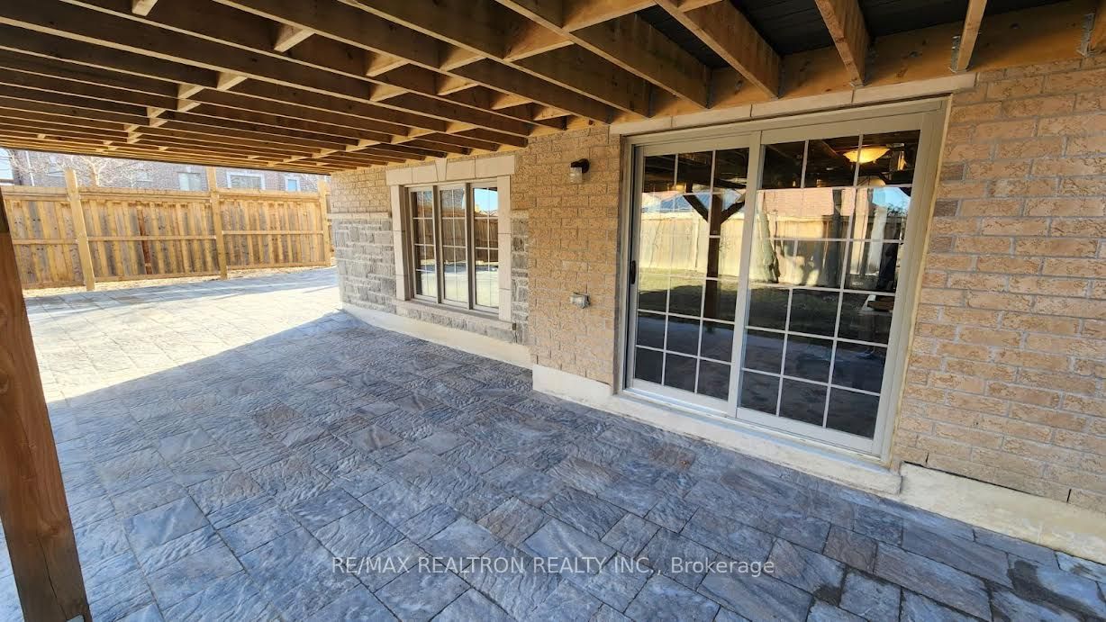 2162 Dawson Crescent