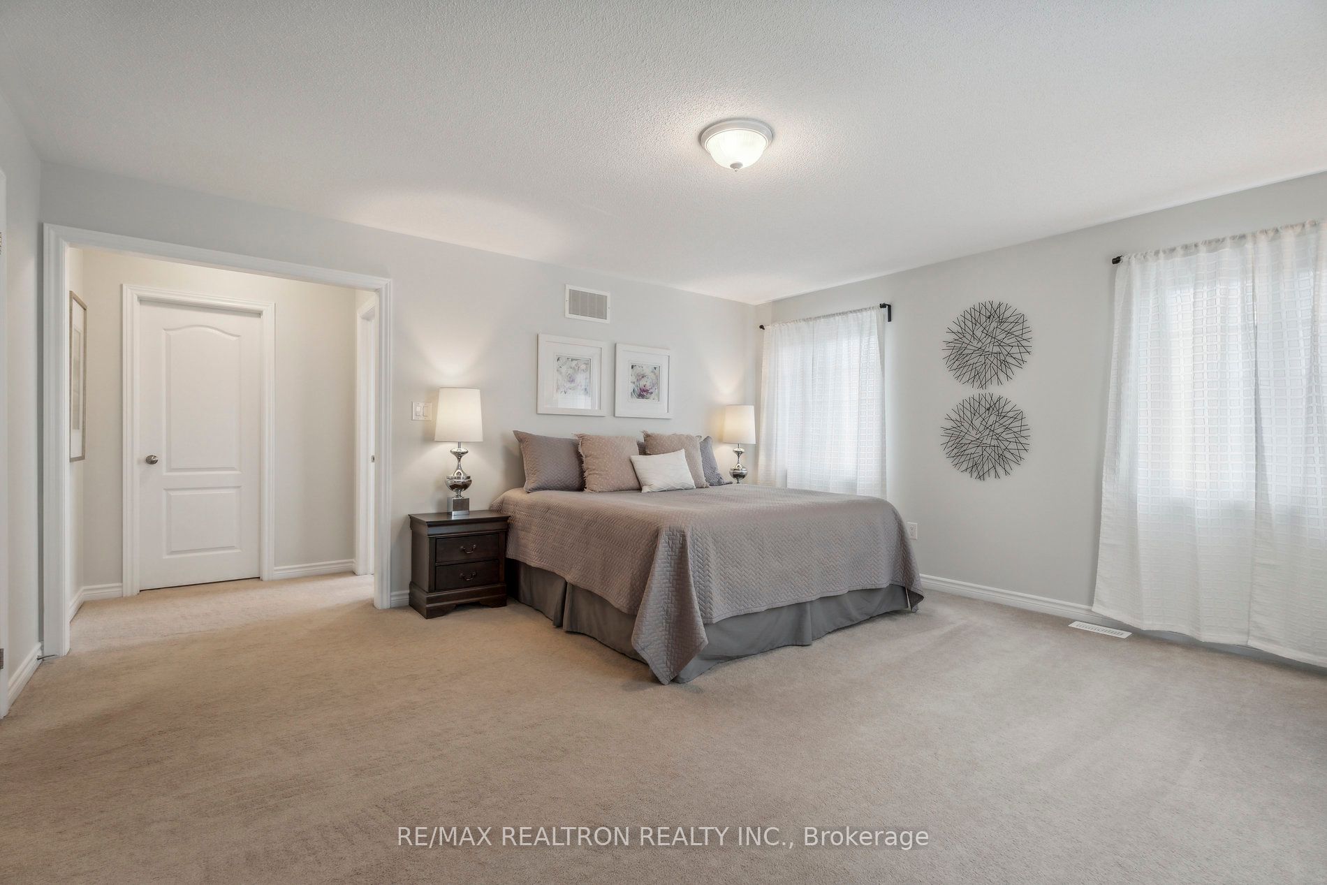 2162 Dawson Crescent