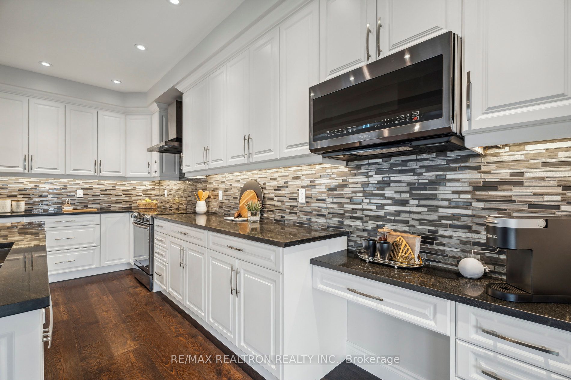 2162 Dawson Crescent