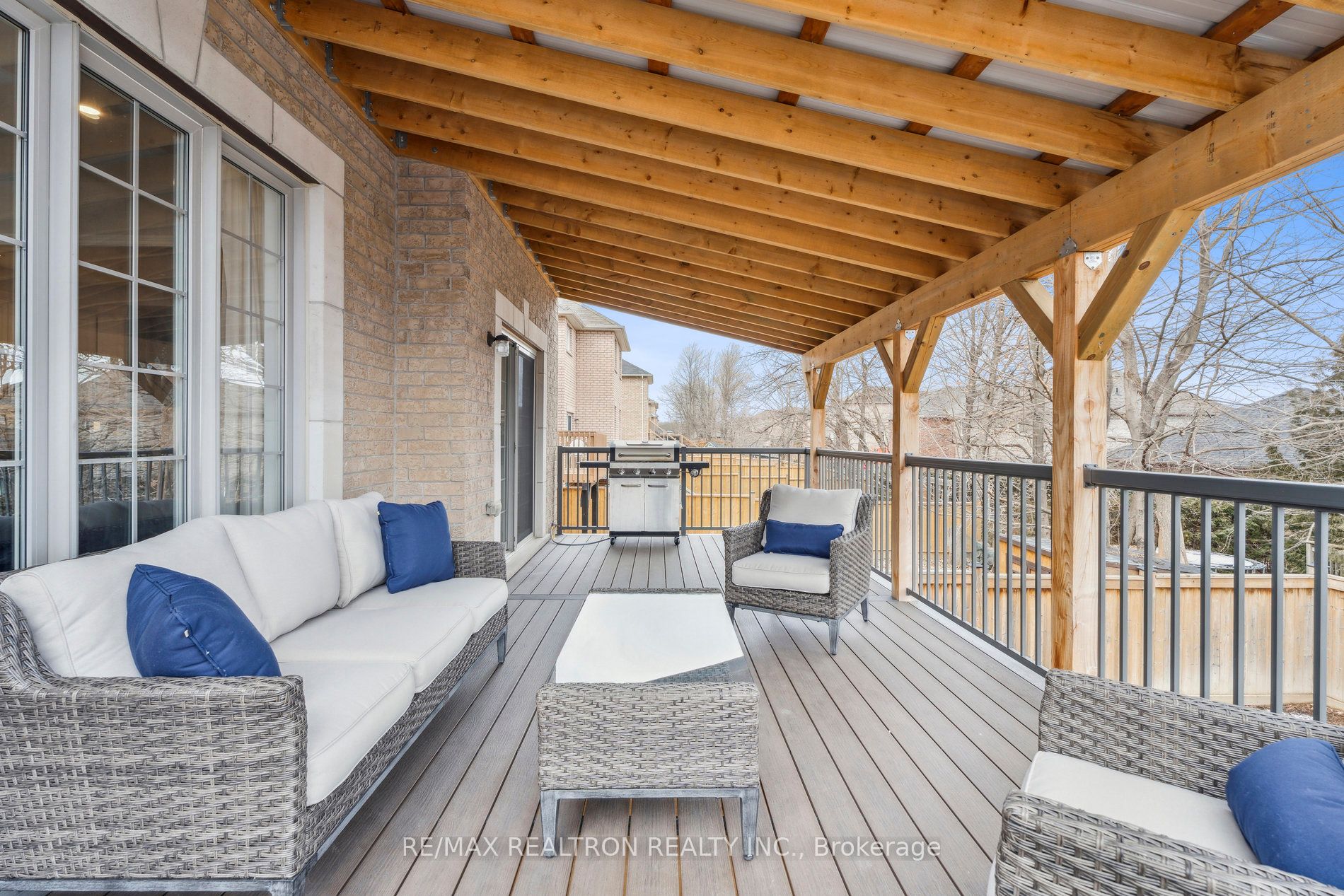 2162 Dawson Crescent