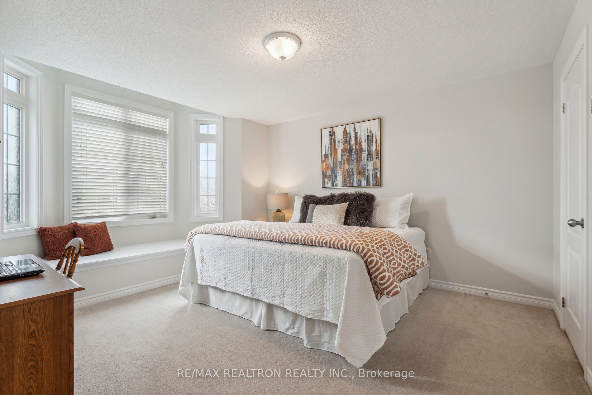 2162 Dawson Crescent