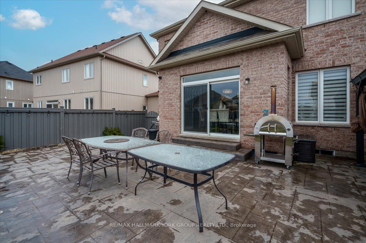 17 Mount Crescent