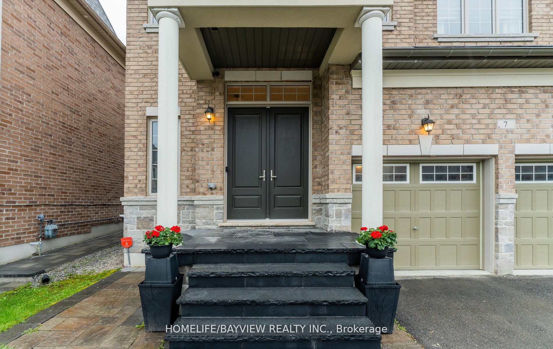 7 Rossini Dr