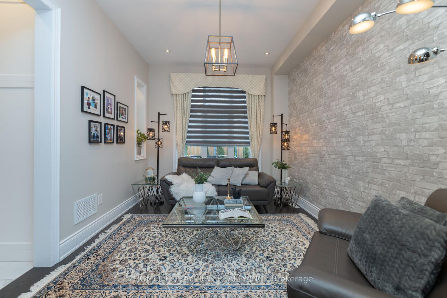 7 Rossini Dr