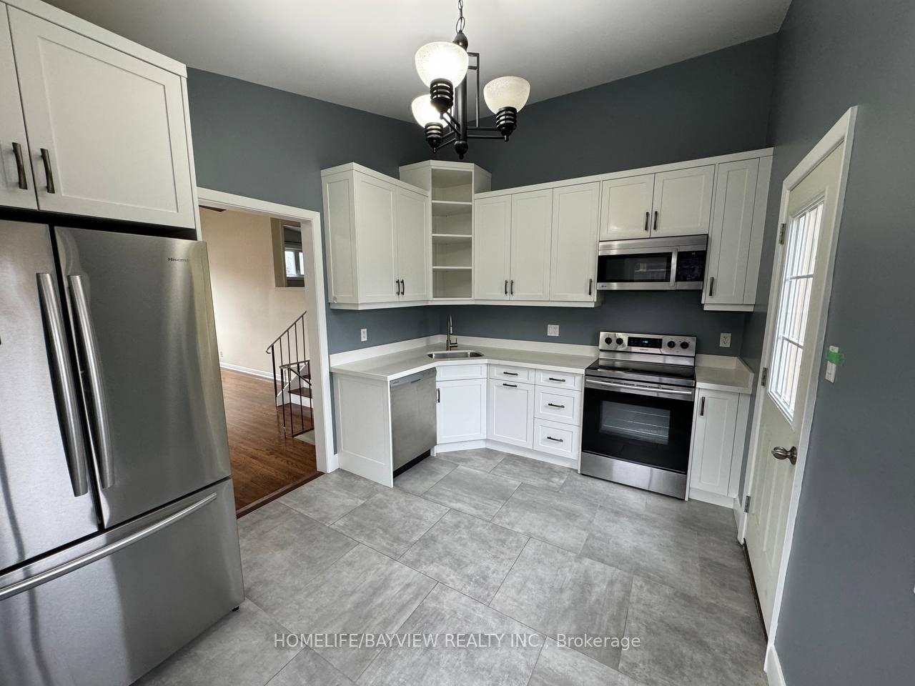 82 Murray Dr
