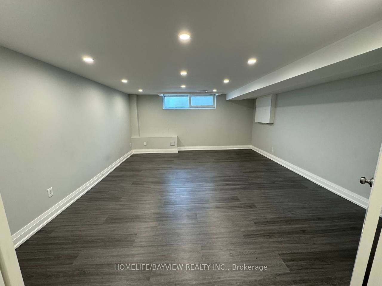 82 Murray Dr