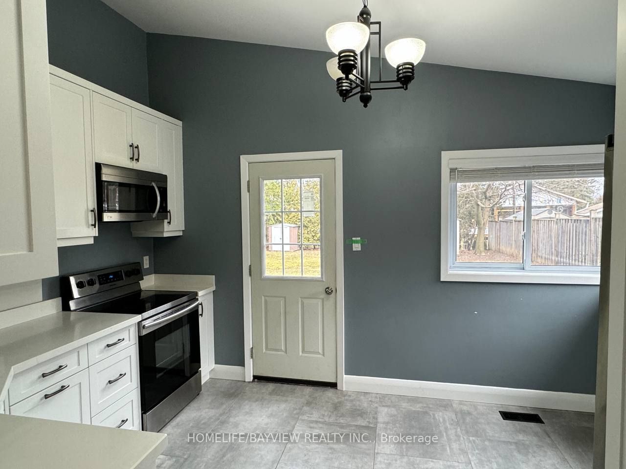 82 Murray Dr