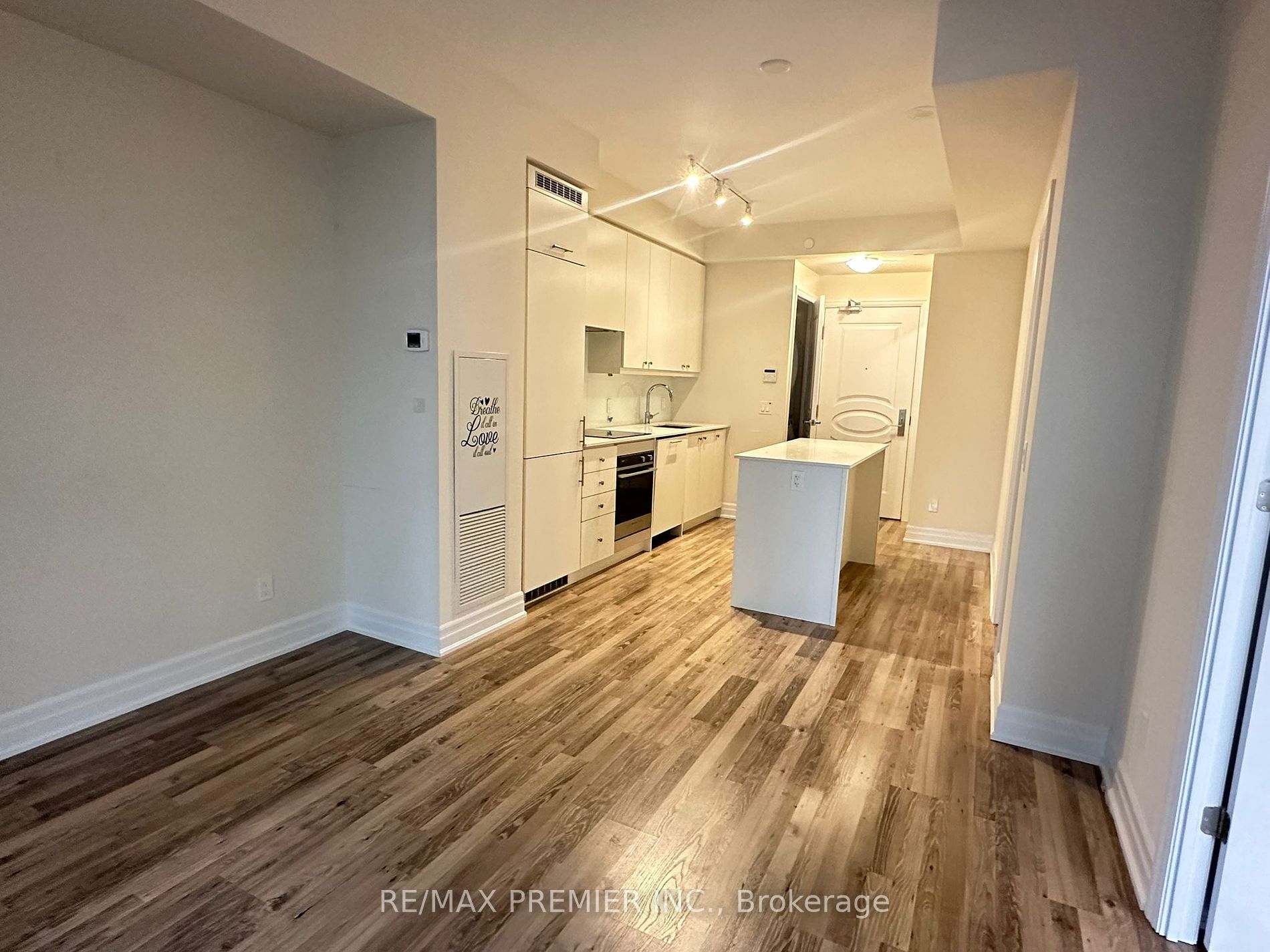 9085 Jane Street, #1202