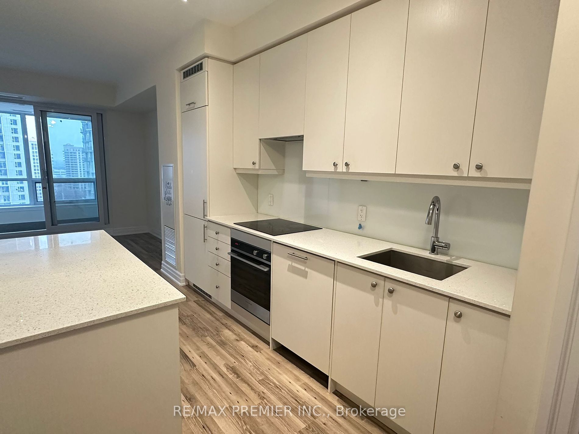 9085 Jane Street, #1202