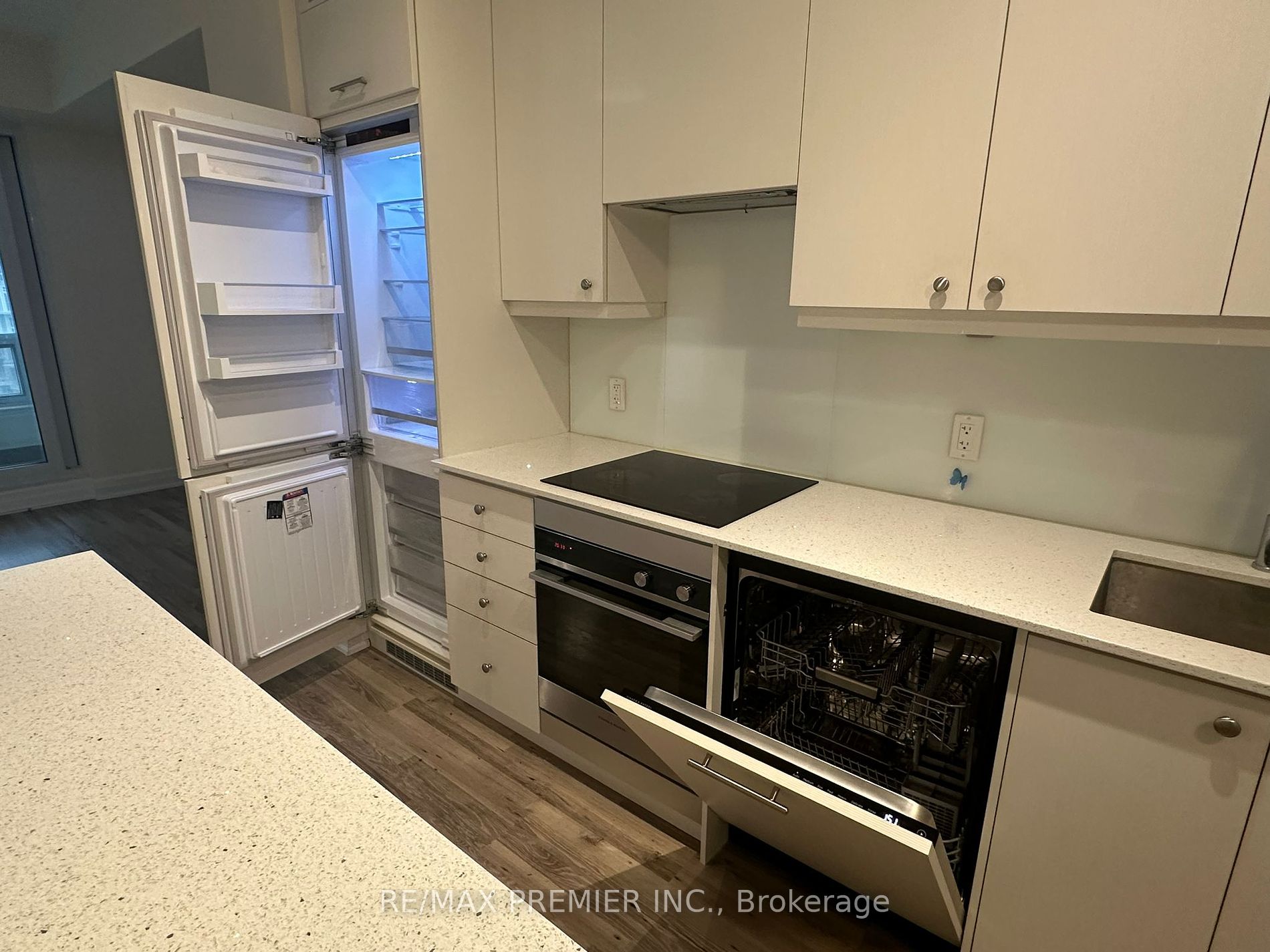 9085 Jane Street, #1202