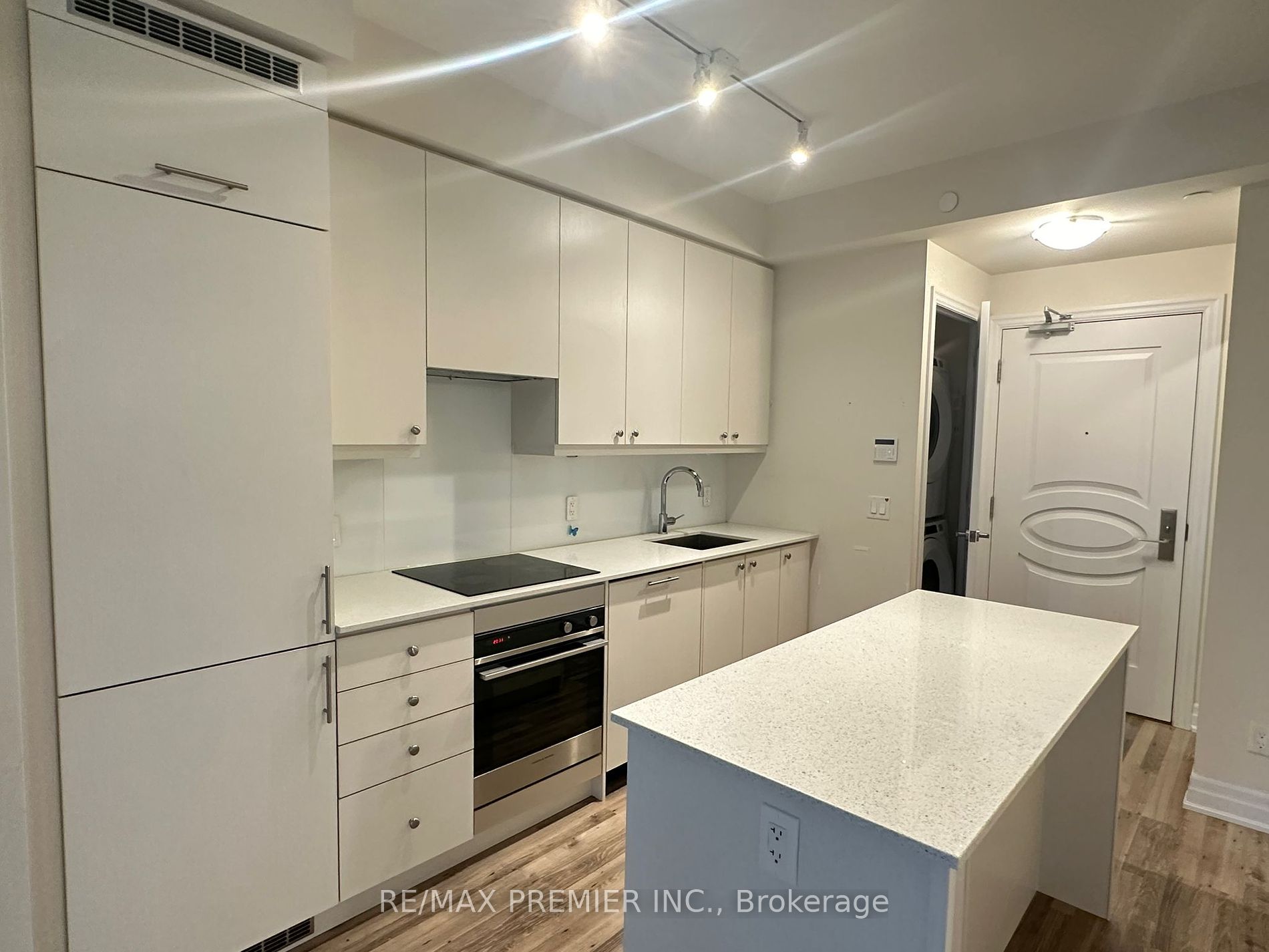 9085 Jane Street, #1202