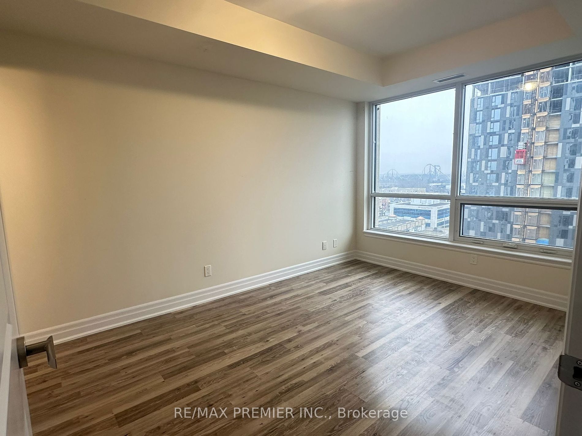 9085 Jane Street, #1202