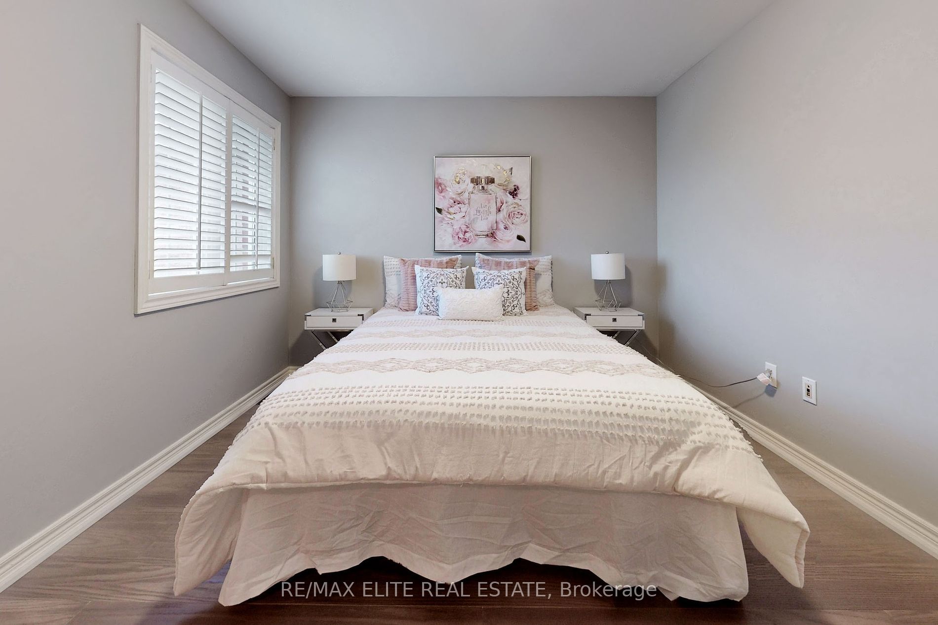 94 Desert View Crescent