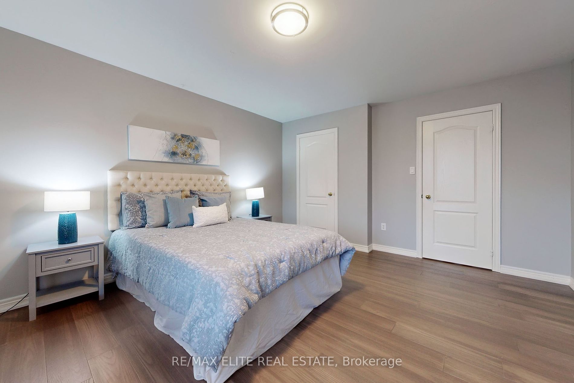 94 Desert View Crescent