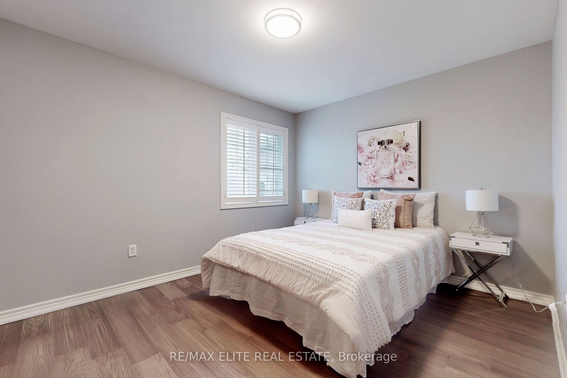 94 Desert View Crescent