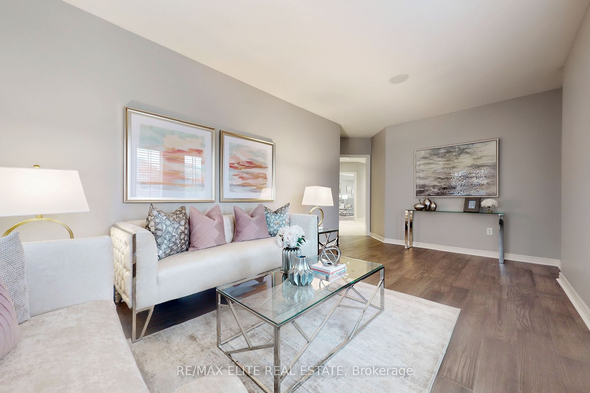 94 Desert View Crescent