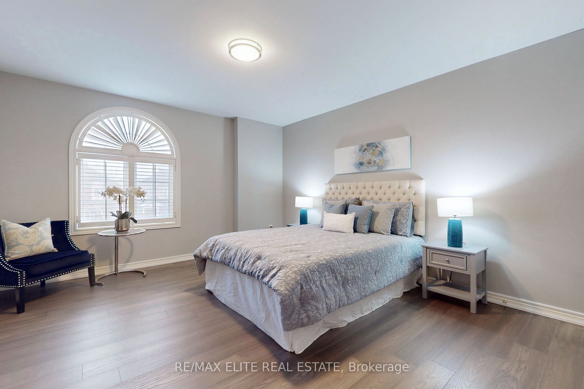 94 Desert View Crescent
