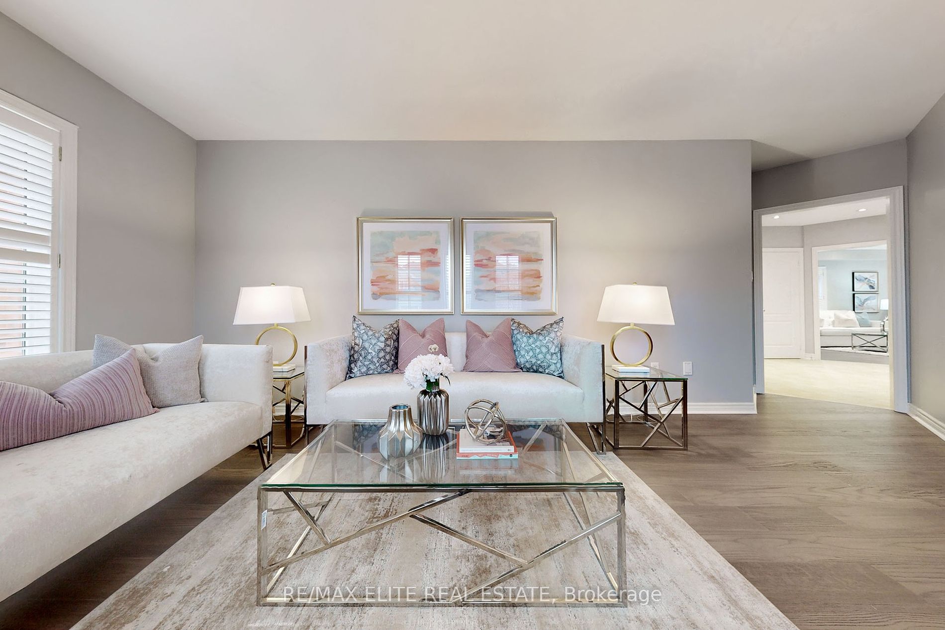 94 Desert View Crescent
