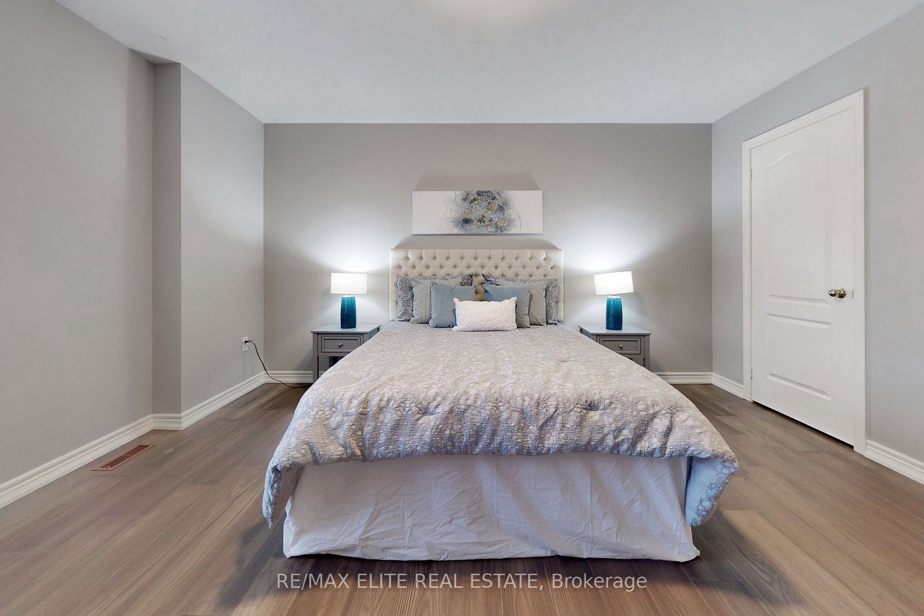 94 Desert View Crescent