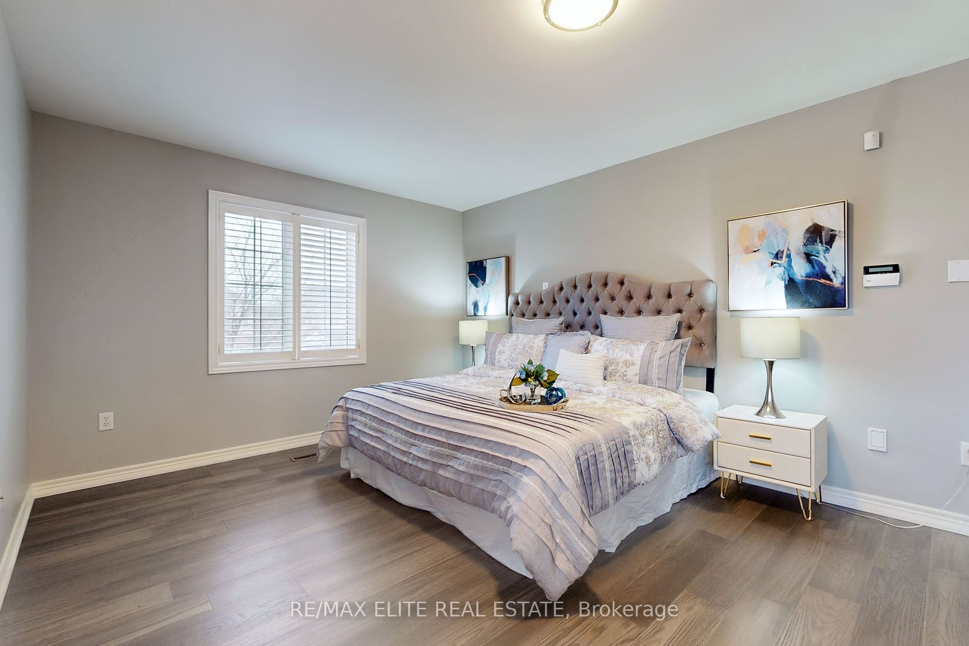 94 Desert View Crescent