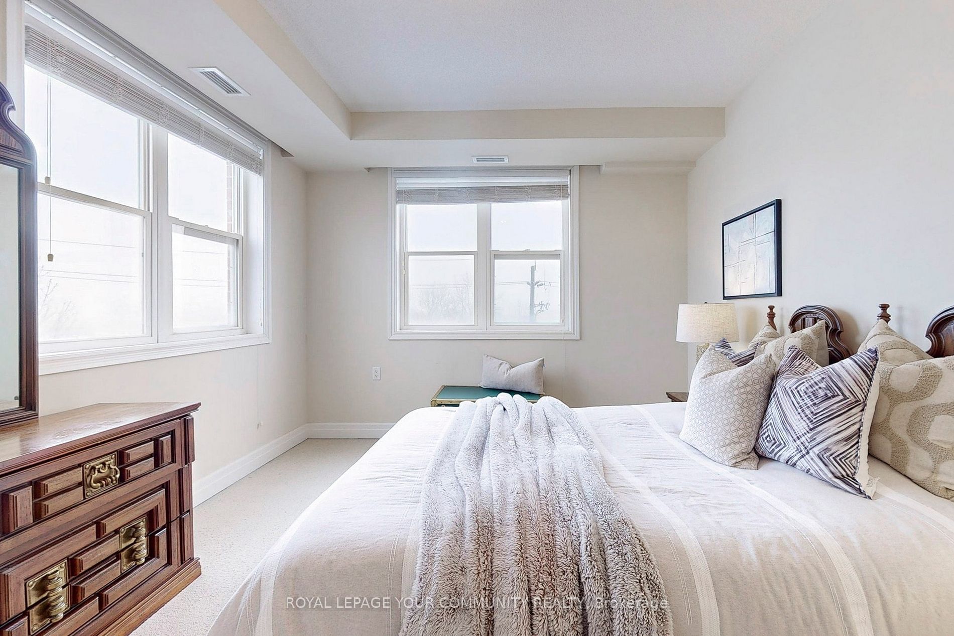 15450 Yonge Street #205