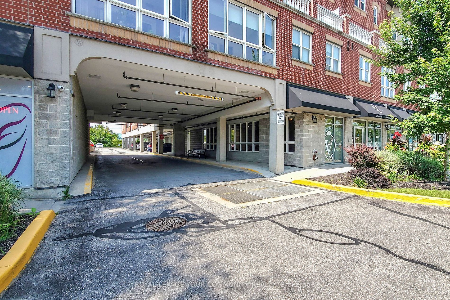 15450 Yonge Street #205