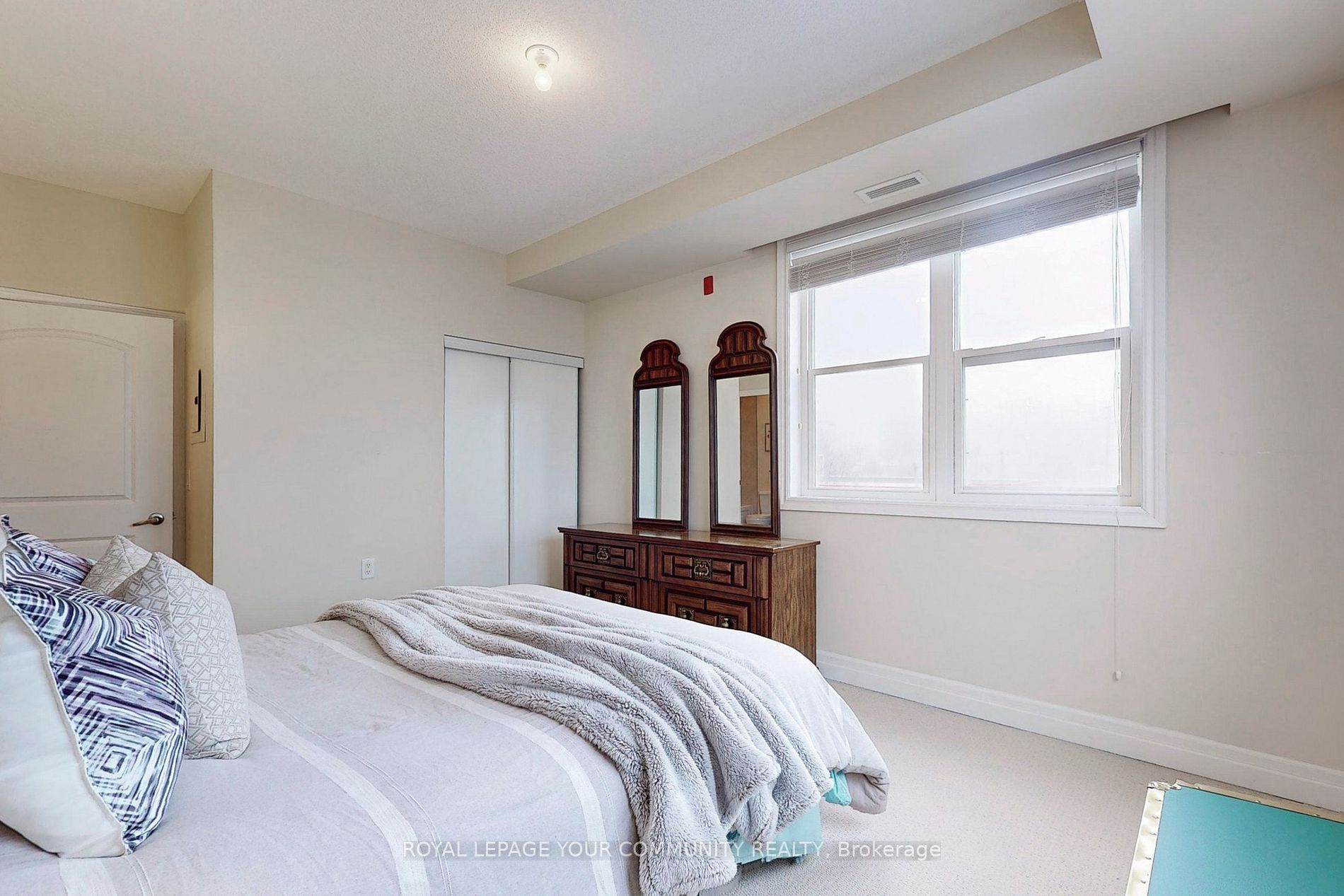 15450 Yonge Street #205