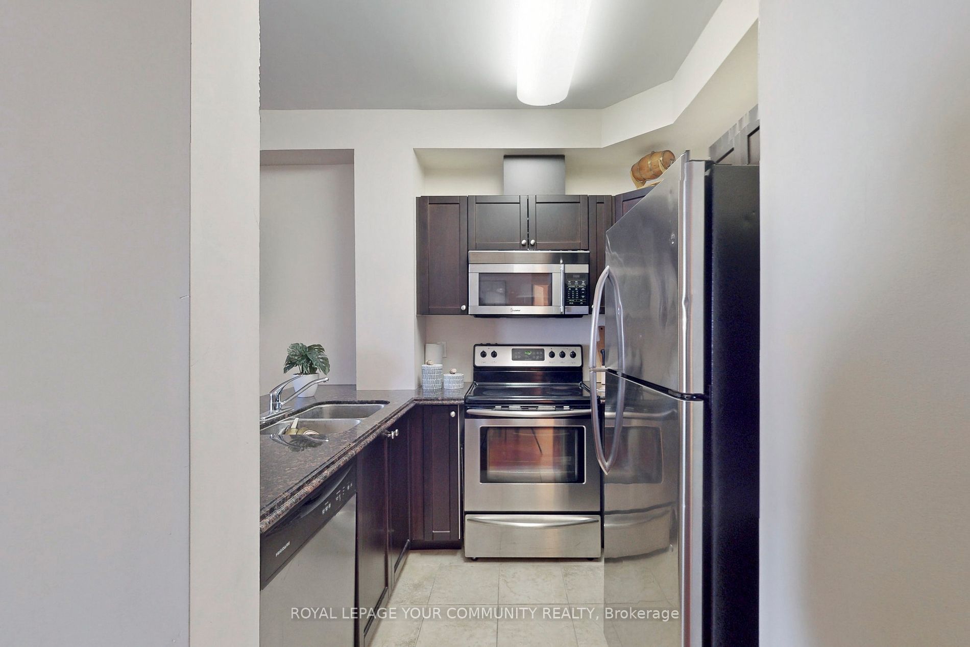 15450 Yonge Street #205