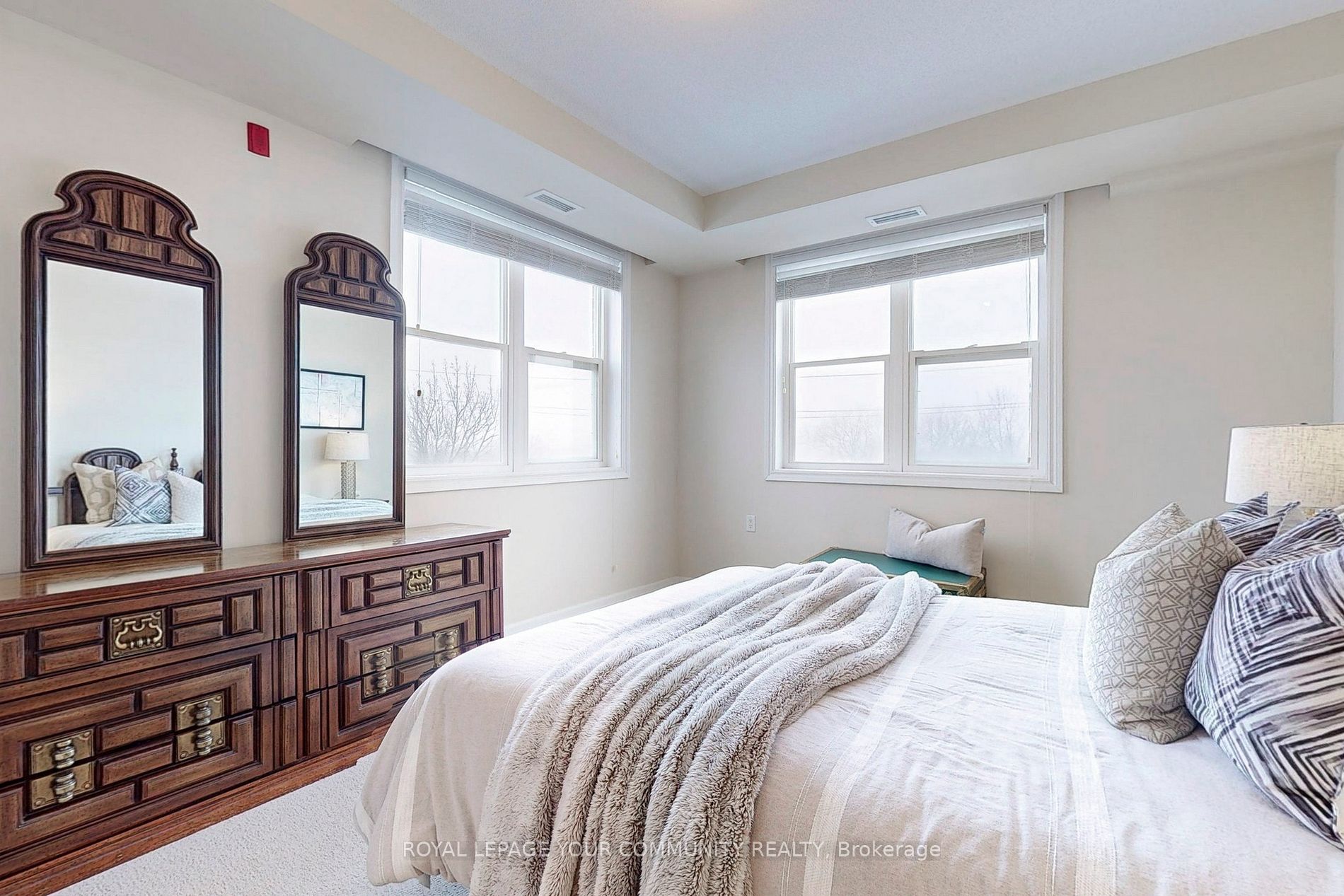 15450 Yonge Street #205