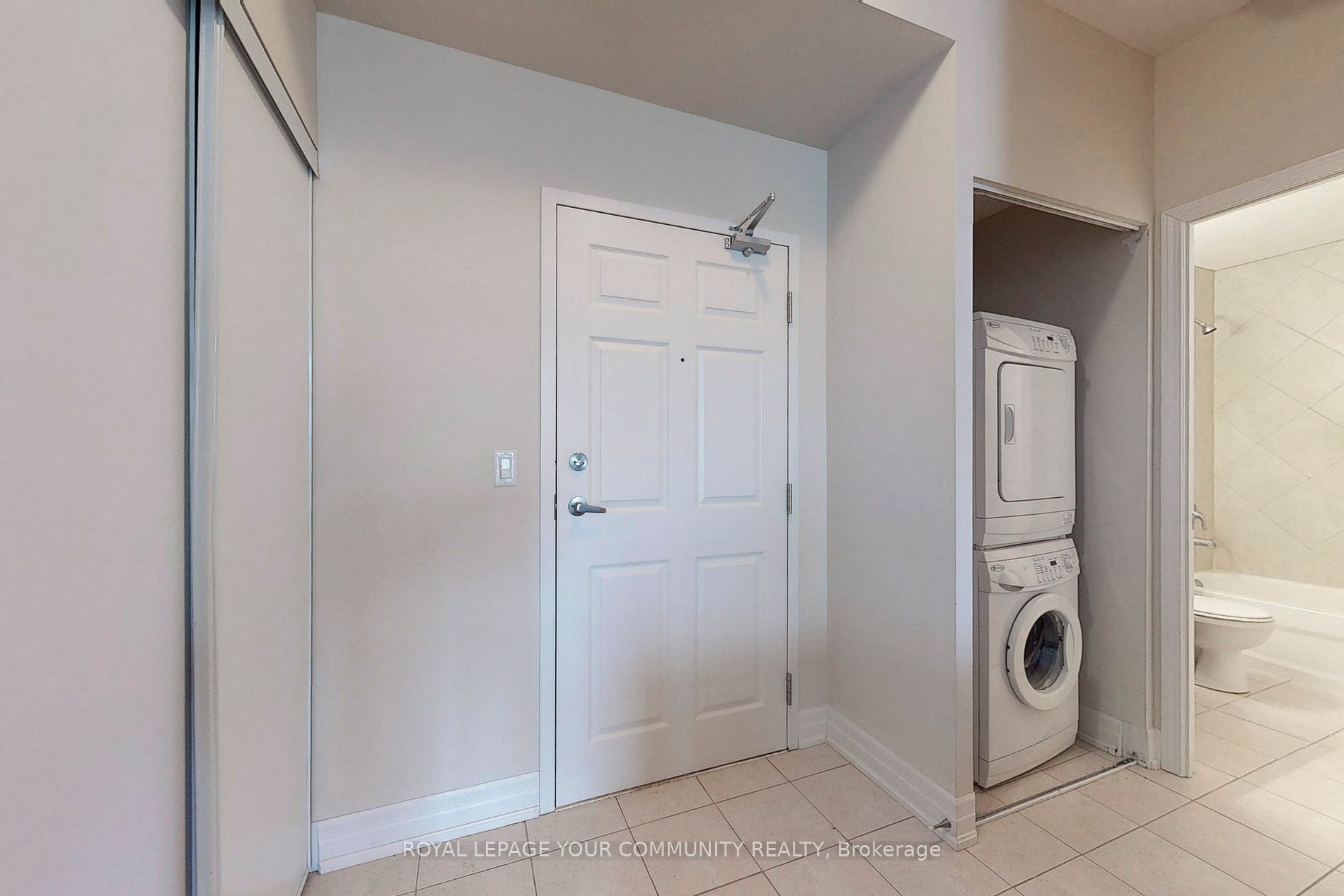 15450 Yonge Street #205
