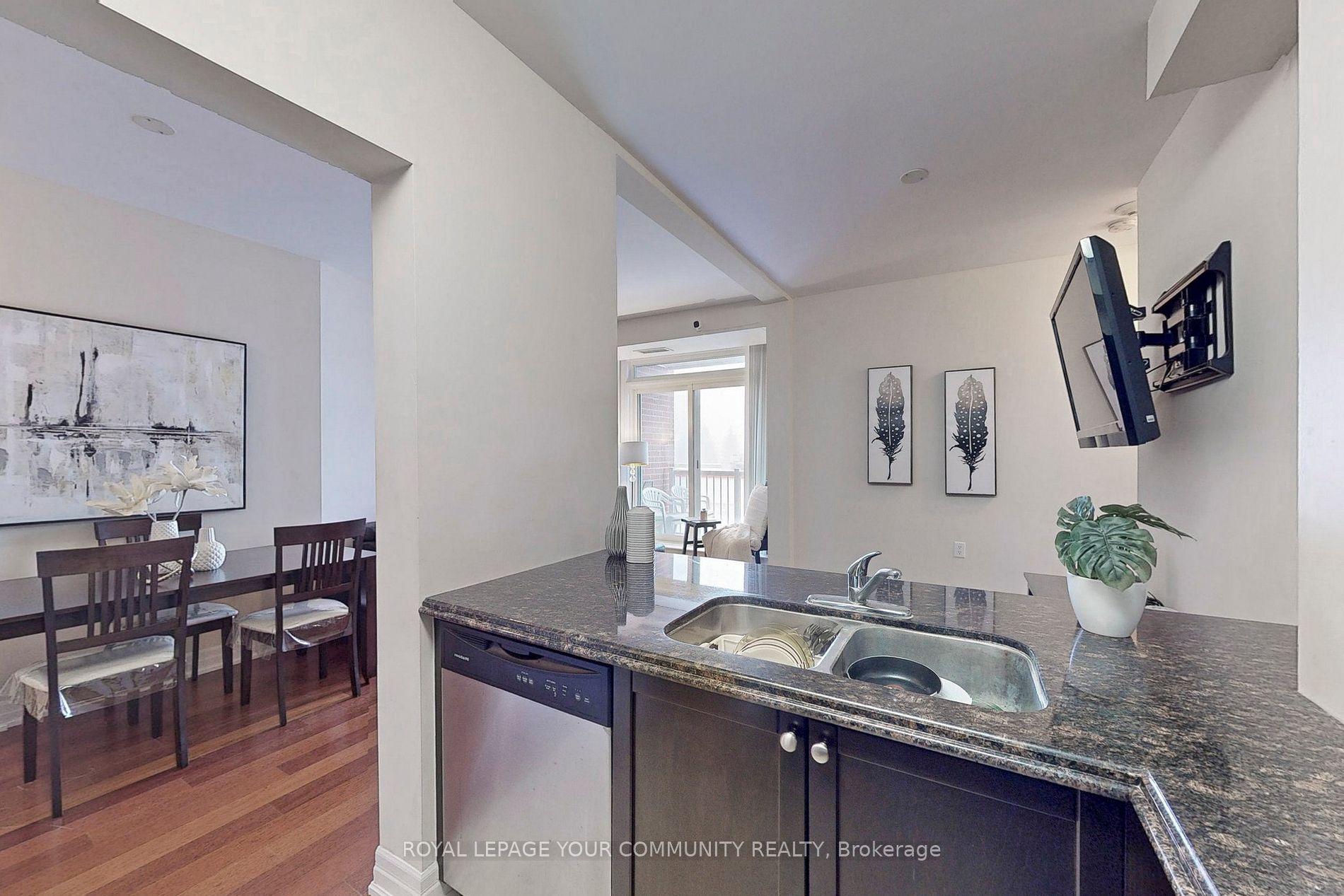 15450 Yonge Street #205