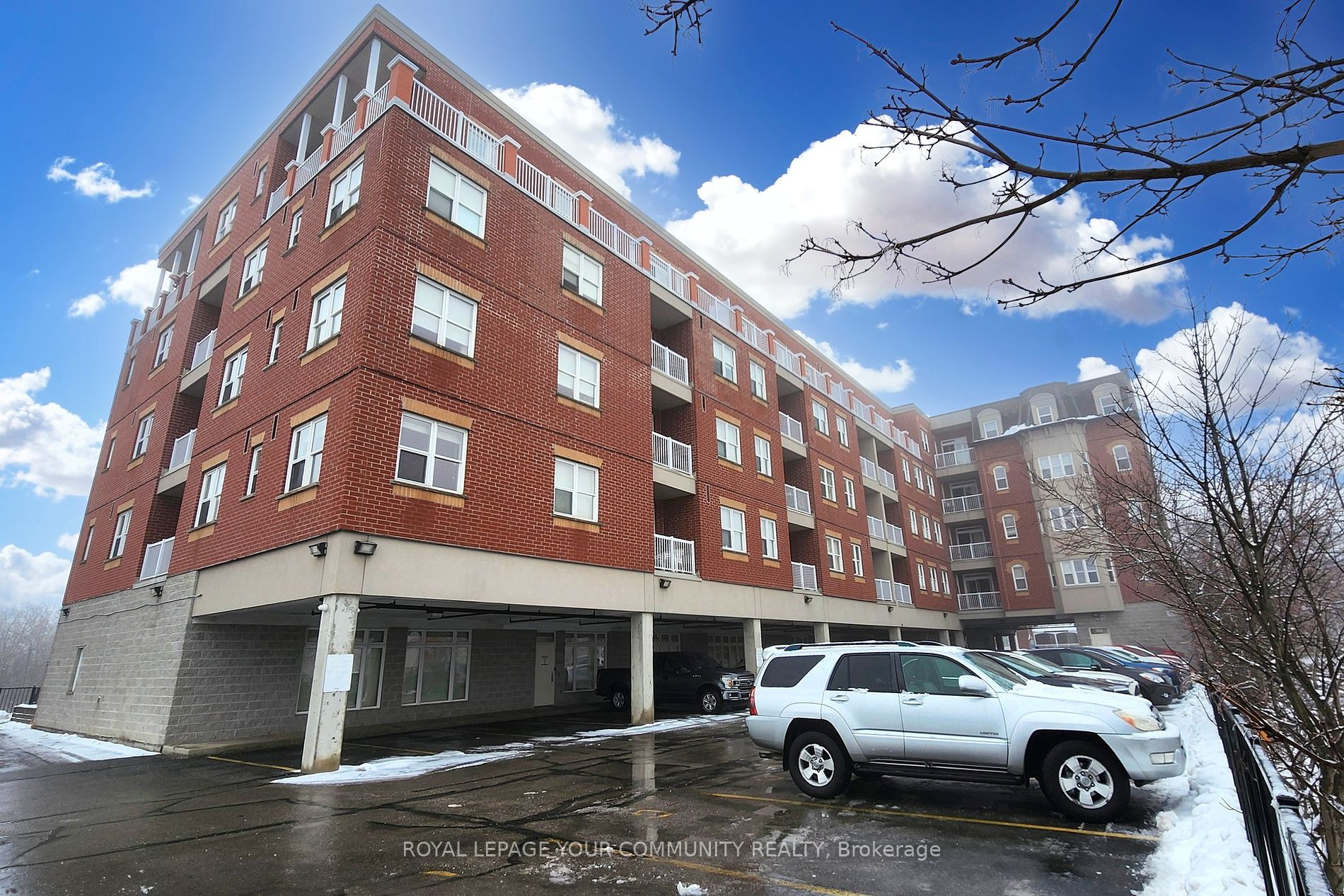 15450 Yonge Street #205